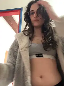 Lunaabbey online show from April 10, 2026, 6:09 am