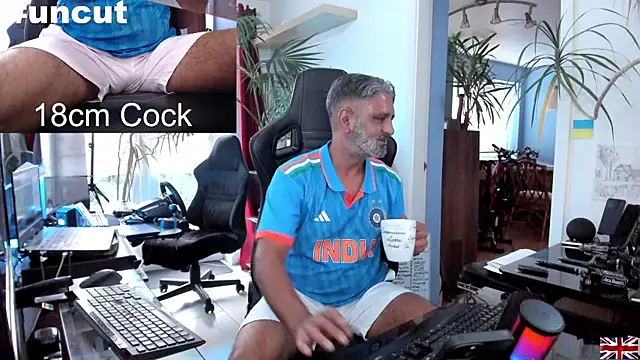 Snapshot of OnlineBossUK chatting on March 19, 2025, 5:50 pm OnlineBossUK online show from March 19, 2025, 5:50 pm