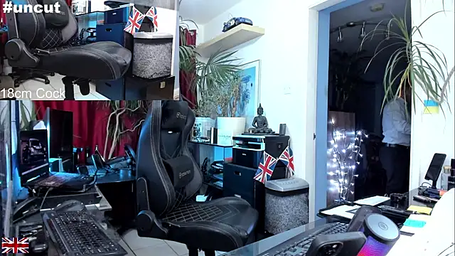 Snapshot of OnlineBossUK chatting on September 13, 2025, 8:09 pm OnlineBossUK online show from September 13, 2025, 8:09 pm