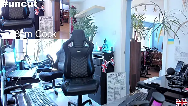 Snapshot of OnlineBossUK chatting on March 18, 2025, 11:55 am OnlineBossUK online show from March 18, 2025, 11:55 am