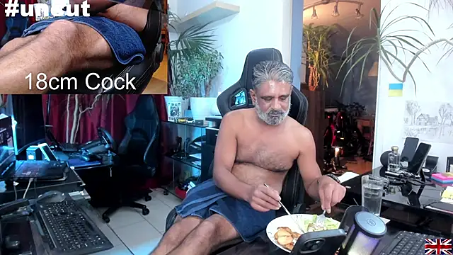 Snapshot of OnlineBossUK chatting on March 23, 2025, 5:10 am OnlineBossUK online show from March 23, 2025, 5:10 am