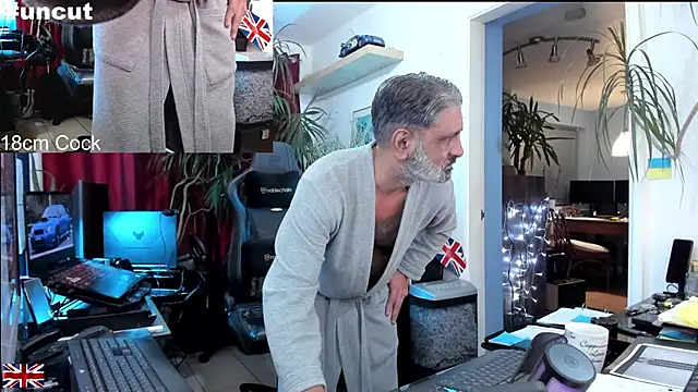 Snapshot of OnlineBossUK chatting on October 29, 2025, 11:25 pm OnlineBossUK online show from October 29, 2025, 11:25 pm