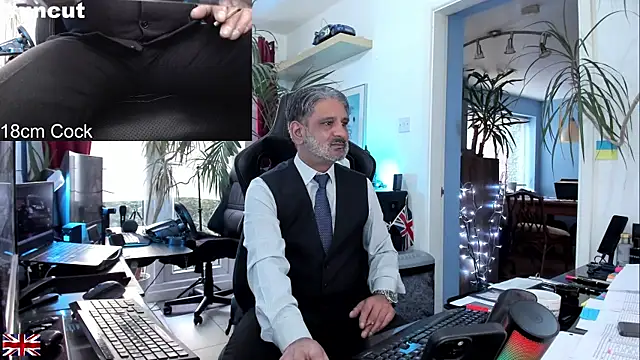 Snapshot of OnlineBossUK chatting on September 11, 2025, 5:46 pm OnlineBossUK online show from September 11, 2025, 5:46 pm