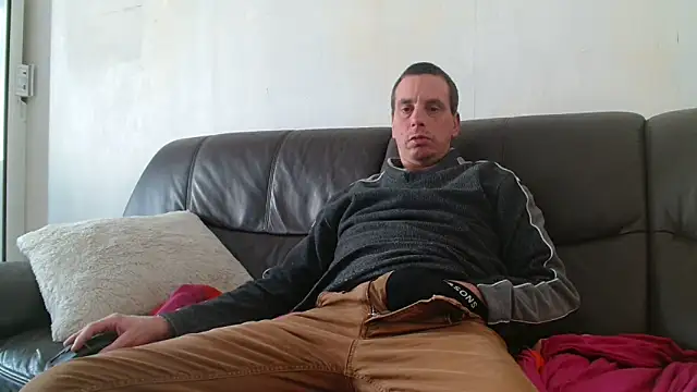 Snapshot of cloupefun chatting on October 19, 2025, 1:58 pm cloupefun online show from October 19, 2025, 1:58 pm