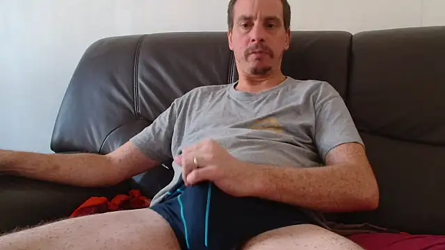 Snapshot of cloupefun chatting on November 4, 2025, 12:42 pm cloupefun online show from November 4, 2025, 12:42 pm