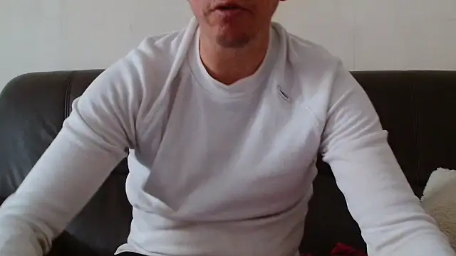 Snapshot of cloupefun chatting on October 3, 2025, 11:56 am cloupefun online show from October 3, 2025, 11:56 am