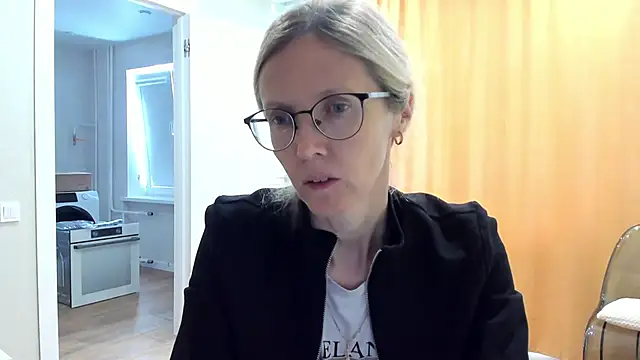 Snapshot of angelmommu chatting on October 12, 2025, 6:37 am angelmommu online show from October 12, 2025, 6:37 am