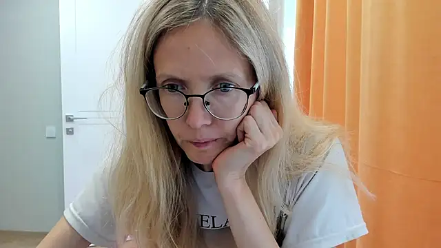 Snapshot of angelmommu chatting on September 17, 2025, 6:59 am angelmommu online show from September 17, 2025, 6:59 am