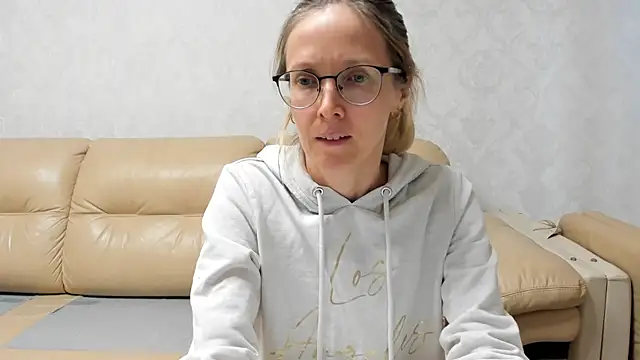 angelmommu online show from February 16, 2025, 12:10 pm