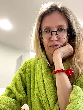 Snapshot of angelmommu chatting on October 24, 2025, 6:45 am angelmommu online show from October 24, 2025, 6:45 am