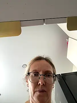 Snapshot of angelmommu chatting on October 30, 2025, 8:23 am angelmommu online show from October 30, 2025, 8:23 am