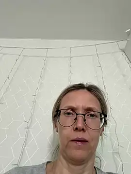 angelmommu online show from April 3, 2026, 6:20 am