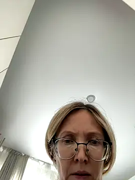 angelmommu online show from November 7, 2025, 7:24 am