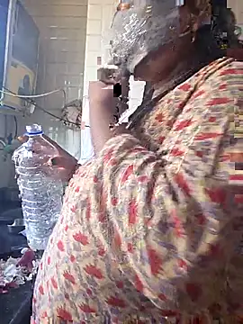 MOM-SUN-COUPLE online show from March 31, 2026, 6:48 am