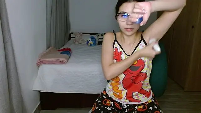 mia  lopez  online show from November 6, 2025, 2:15 am