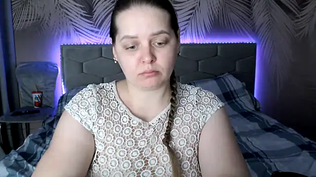 uliastar online show from February 27, 2025, 10:22 am