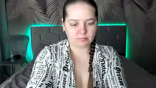 uliastar online show from February 7, 2025, 5:41 am