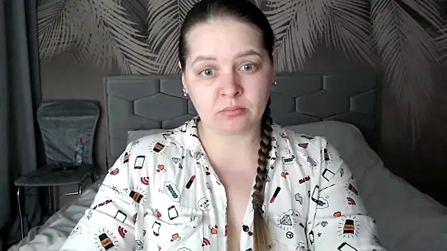 uliastar online show from February 12, 2025, 1:06 pm