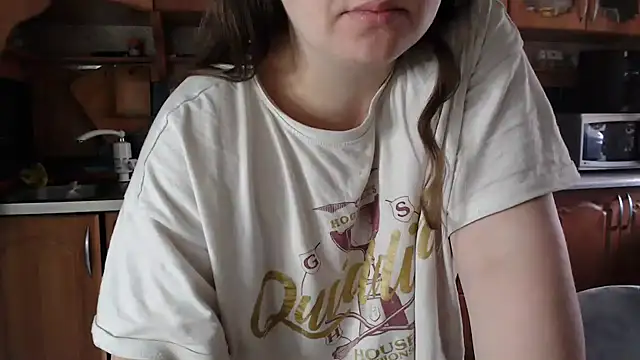 uliastar online show from March 19, 2026, 7:41 am