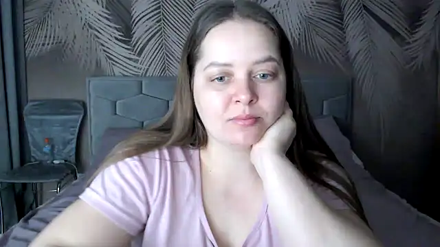 uliastar online show from February 9, 2025, 7:26 am