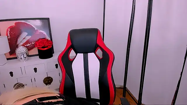 Snapshot of PamelaFlowers chatting on October 6, 2025, 5:41 am PamelaFlowers online show from October 6, 2025, 5:41 am