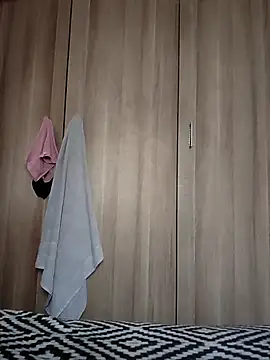 douksm online show from September 28, 2025, 7:04 am