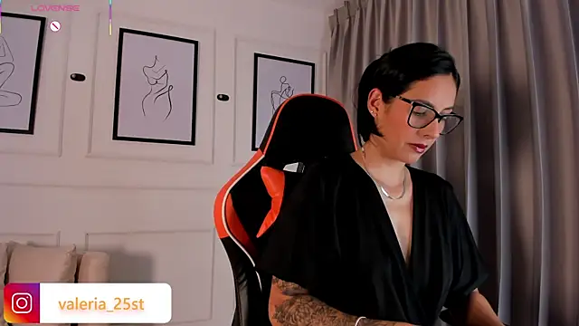 valeriia25  online show from November 28, 2025, 10:21 pm