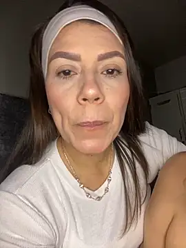 Snapshot of martina_contreras chatting on February 10, 2026, 4:11 am martina contreras online show from February 10, 2026, 4:11 am