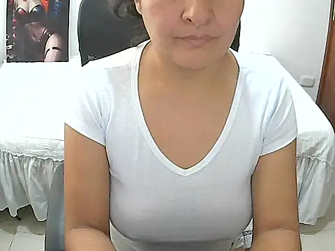 Snapshot of SenthiX chatting on October 13, 2025, 1:34 pm SenthiX online show from October 13, 2025, 1:34 pm