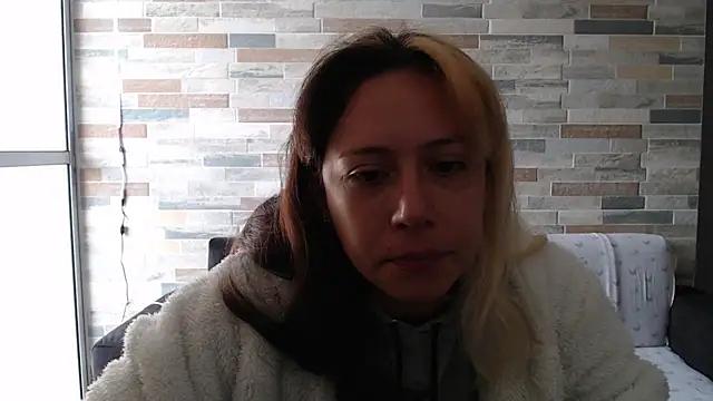 MommyMiaWs online show from October 4, 2025, 1:34 pm