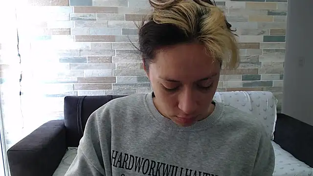 MommyMiaWs online show from September 26, 2025, 3:19 pm