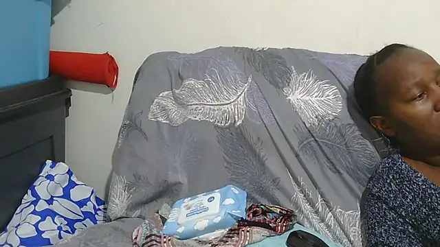 sluttylaura21 online show from December 3, 2025, 5:56 pm