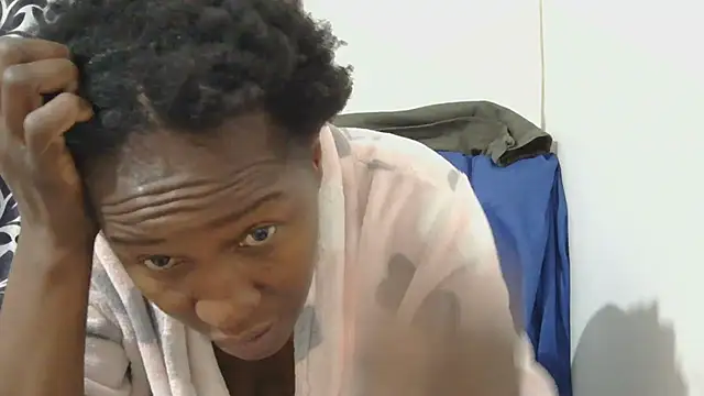 Snapshot of sluttylaura21 chatting on October 24, 2025, 6:45 am sluttylaura21 online show from October 24, 2025, 6:45 am