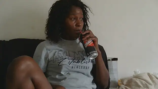 sluttylaura21 online show from February 11, 2026, 4:29 pm