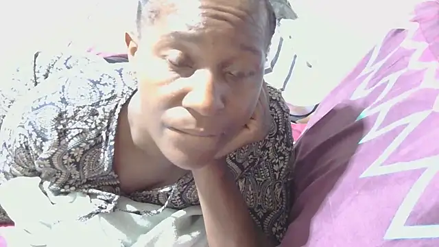 Snapshot of sluttylaura21 chatting on October 10, 2025, 5:03 pm sluttylaura21 online show from October 10, 2025, 5:03 pm