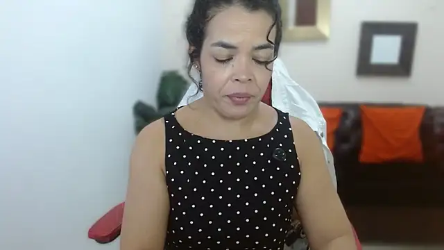 Snapshot of Abril_Beltran_ chatting on September 22, 2025, 7:20 pm Abril Beltran  online show from September 22, 2025, 7:20 pm