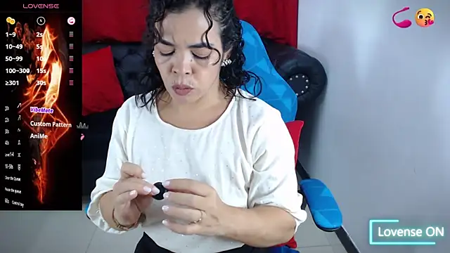 Snapshot of Abril_Beltran_ chatting on September 27, 2025, 10:49 pm Abril Beltran  online show from September 27, 2025, 10:49 pm