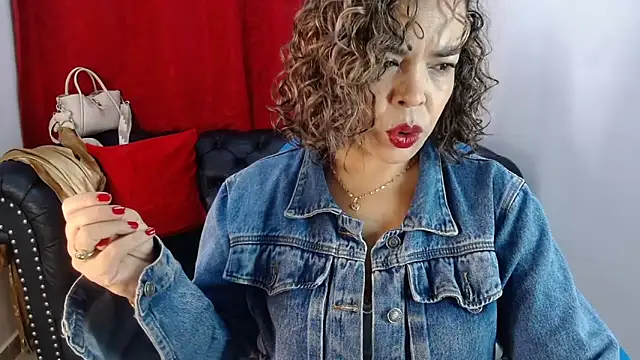 Abril Beltran  online show from February 21, 2026, 10:01 pm