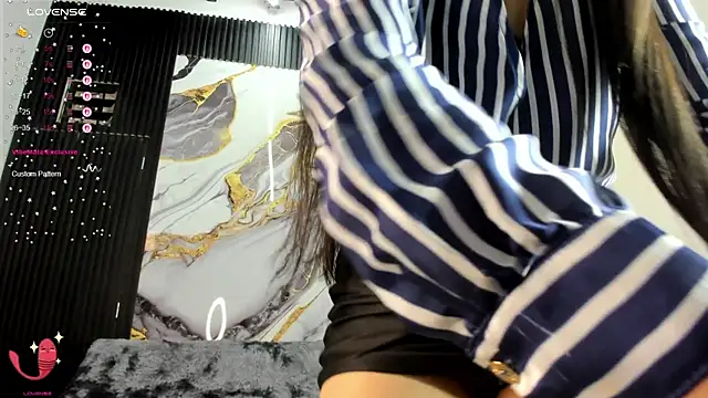 Snapshot of criss_21_ chatting on March 20, 2025, 6:53 pm criss 21  online show from March 20, 2025, 6:53 pm