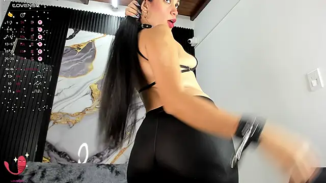 Snapshot of criss_21_ chatting on March 19, 2025, 2:16 am criss 21  online show from March 19, 2025, 2:16 am