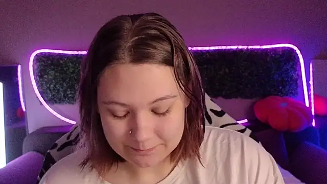 DjennaPalme online show from November 9, 2025, 2:26 am