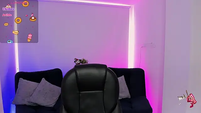 Snapshot of emilly_smith_1 chatting on February 14, 2026, 8:31 pm emilly smith 1 online show from February 14, 2026, 8:31 pm