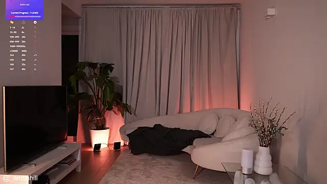 Snapshot of anniehillofficial chatting on January 31, 2025, 11:45 pm anniehillofficial online show from January 31, 2025, 11:45 pm