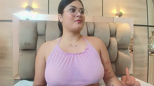 Snapshot of im_mou_ chatting on September 17, 2025, 12:51 pm im mou  online show from September 17, 2025, 12:51 pm