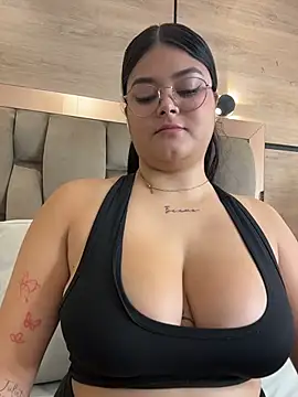 Snapshot of im_mou_ chatting on February 24, 2026, 1:01 pm im mou online show from February 24, 2026, 1:01 pm