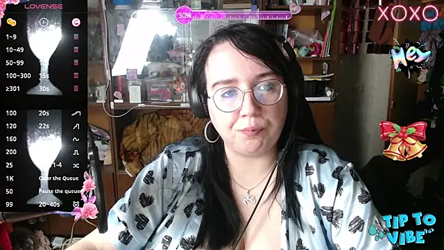LeonaHarrison online show from January 28, 2025, 1:16 pm