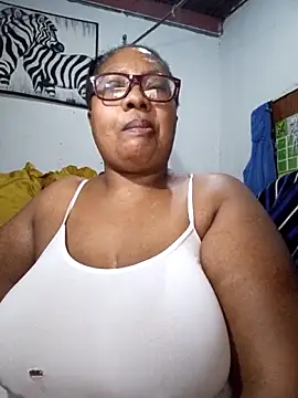 Snapshot of YELLOW_BONE chatting on June 15, 2026, 9:14 pm YELLOW BONE online show from June 15, 2026, 9:14 pm