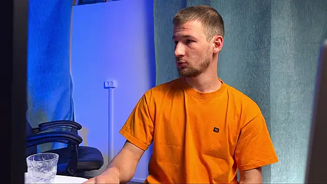 Snapshot of Farmer_James chatting on October 1, 2025, 4:22 pm Farmer James online show from October 1, 2025, 4:22 pm