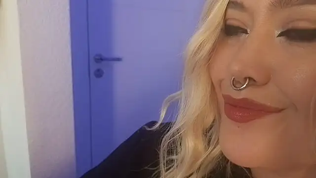 Snapshot of wickedxqueen chatting on October 17, 2025, 5:22 am wickedxqueen online show from October 17, 2025, 5:22 am