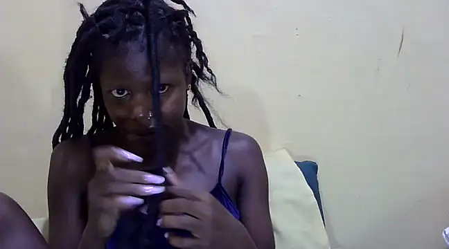 Snapshot of Slender-simple1 chatting on March 3, 2025, 9:24 am Slender-simple1 online show from March 3, 2025, 9:24 am